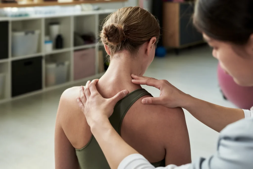 woman receiving neck and shoulder massage in offic 2026 01 09 06 49 31 utc